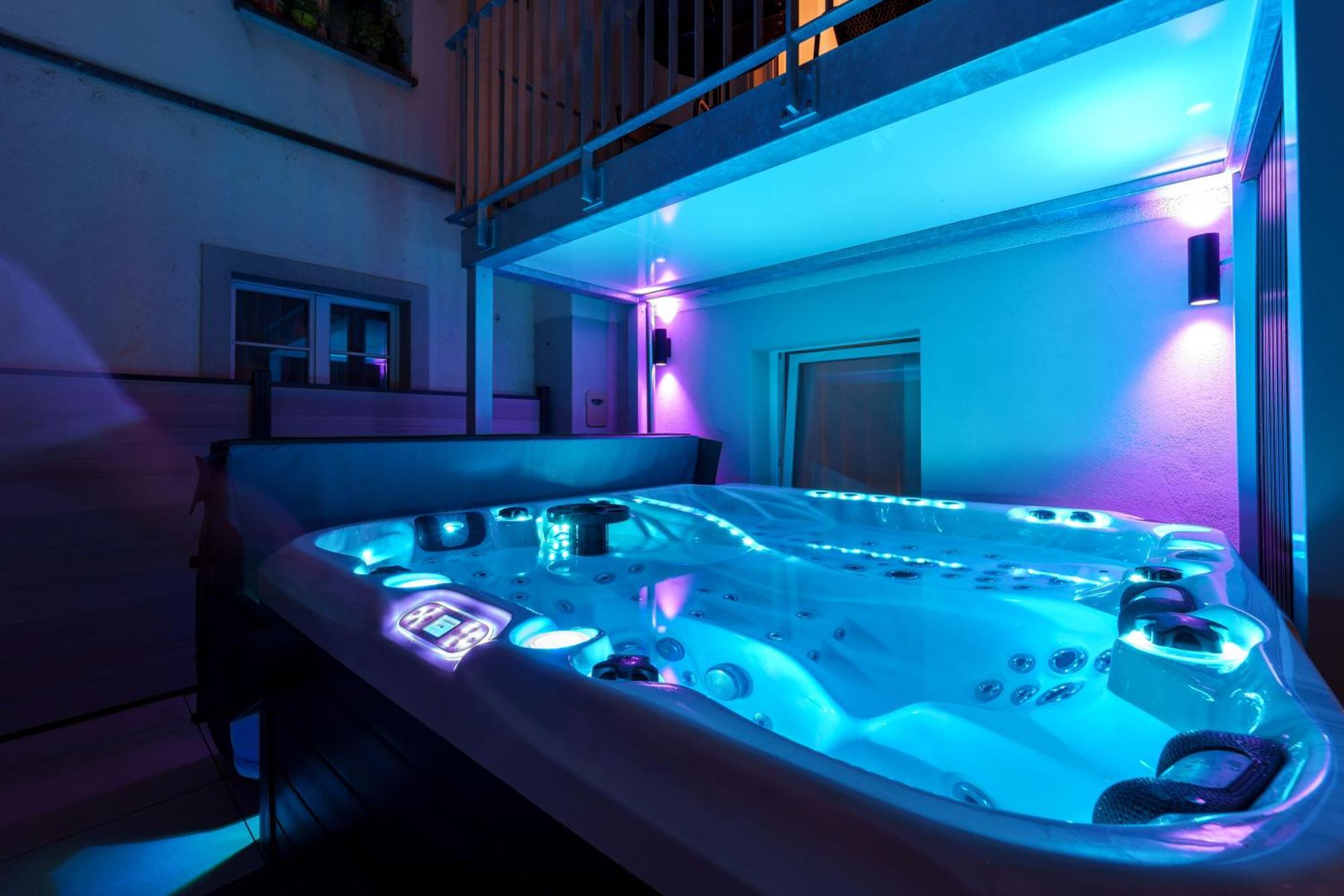 Privat-Spa Mit Whirlpool Und Sauna Fuer 5 Personen! Winterthur Exterior photo