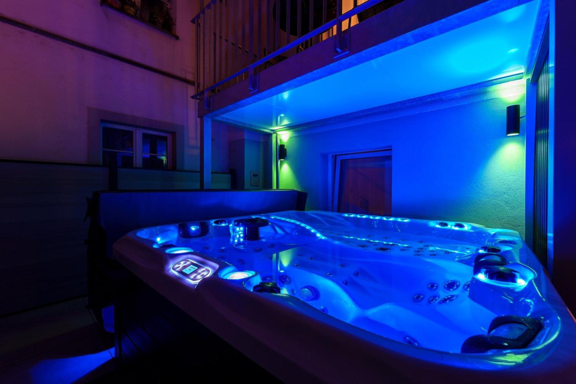 Privat-Spa Mit Whirlpool Und Sauna Fuer 5 Personen! Winterthur Exterior photo