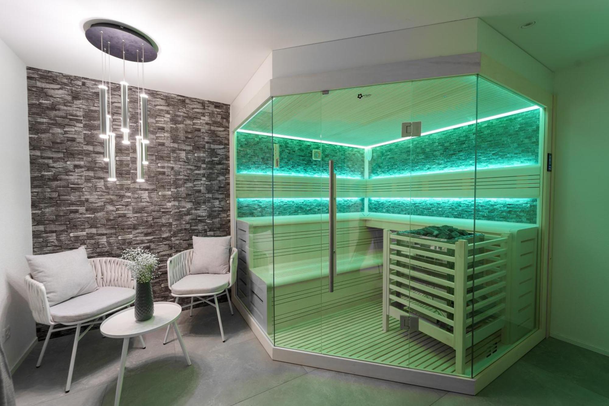 Privat-Spa Mit Whirlpool Und Sauna Fuer 5 Personen! Winterthur Exterior photo